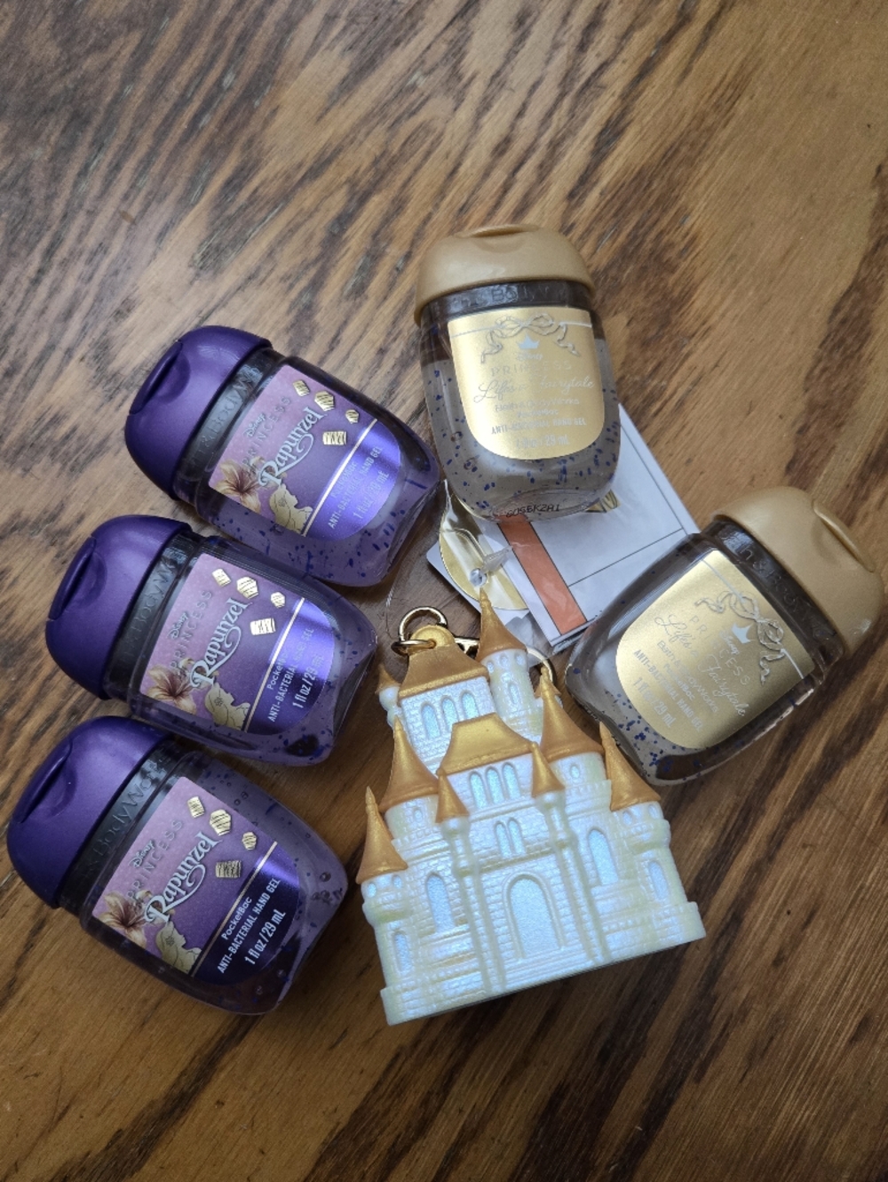 👑🤲NWT‼️Bath & Body Works Disney Princess Light-up Castle Holder w/ Sanitizers